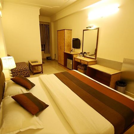 Hotel Parkway Deluxe New Delhi Exterior foto