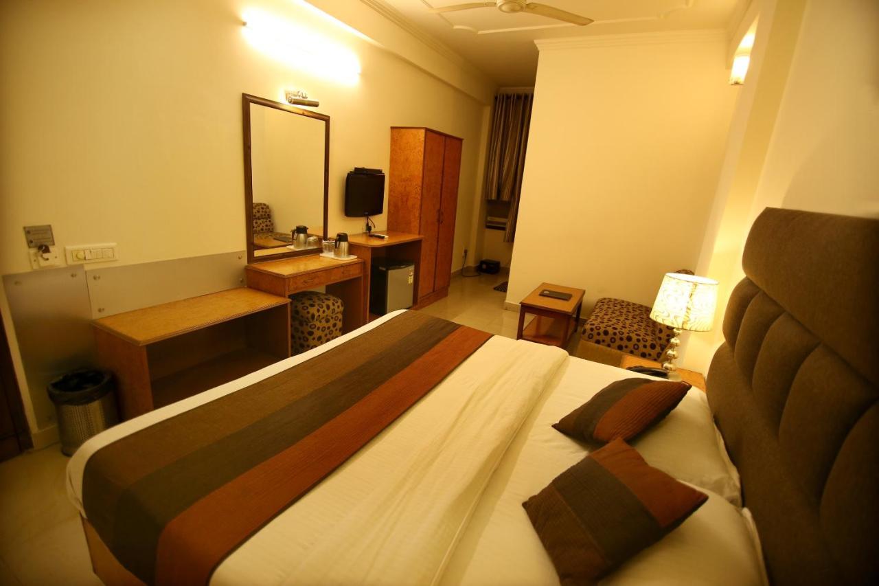 Hotel Parkway Deluxe New Delhi Exterior foto