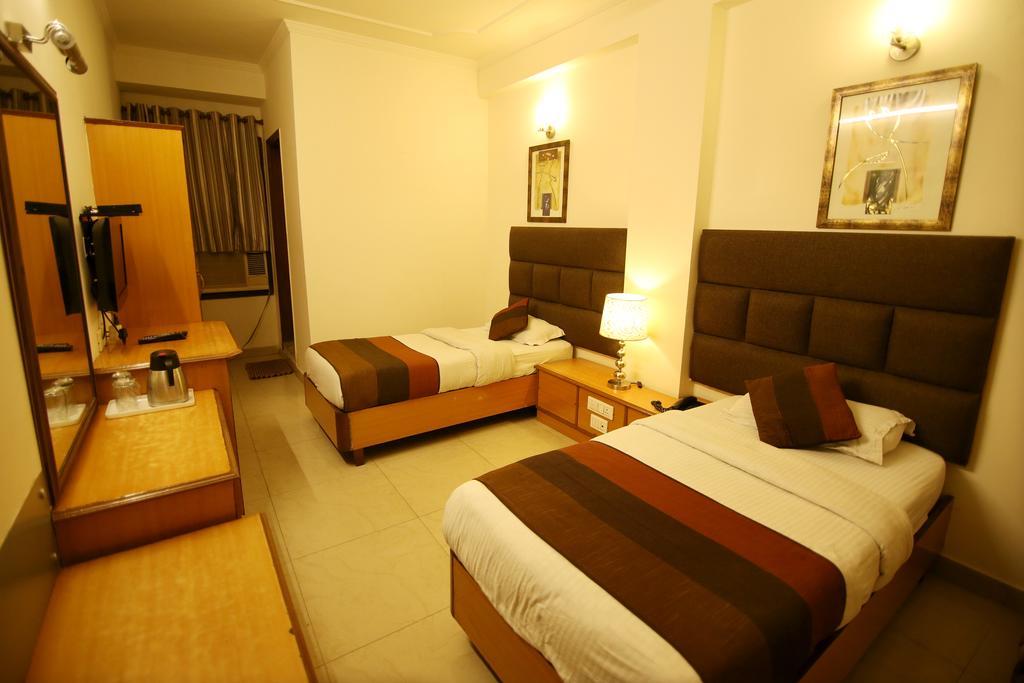 Hotel Parkway Deluxe New Delhi Exterior foto