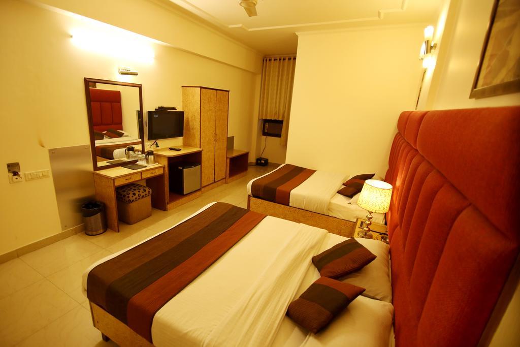 Hotel Parkway Deluxe New Delhi Exterior foto