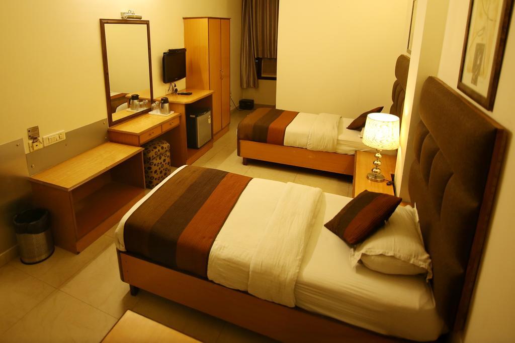 Hotel Parkway Deluxe New Delhi Exterior foto