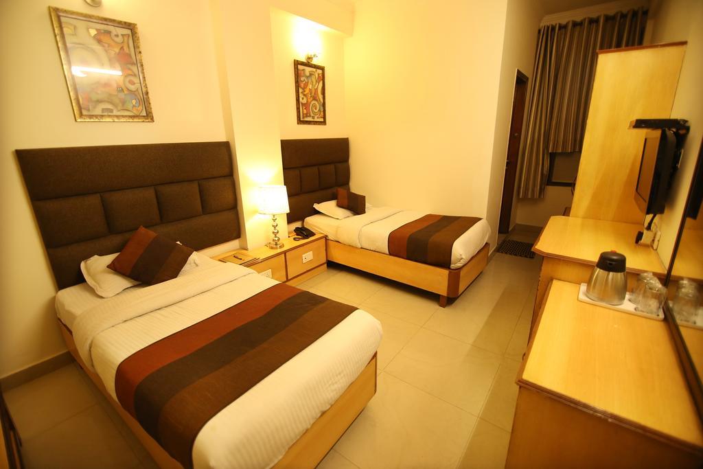 Hotel Parkway Deluxe New Delhi Exterior foto