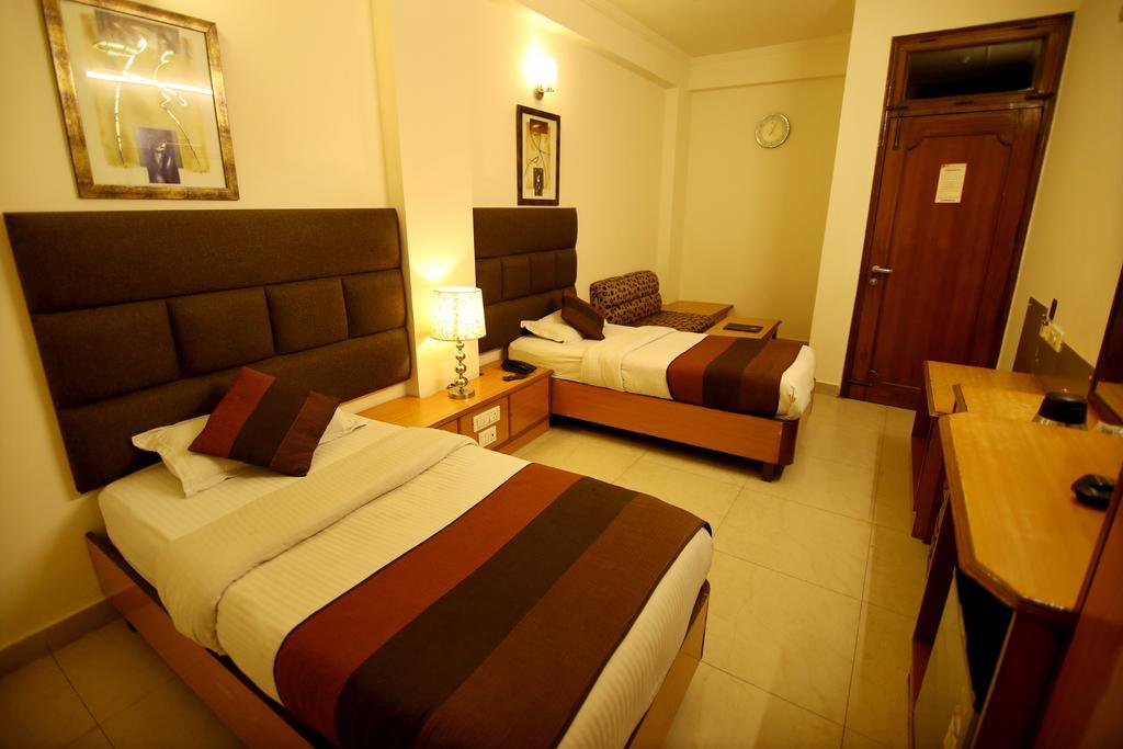 Hotel Parkway Deluxe New Delhi Exterior foto