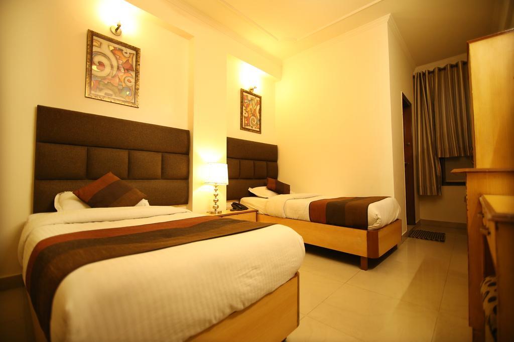 Hotel Parkway Deluxe New Delhi Exterior foto