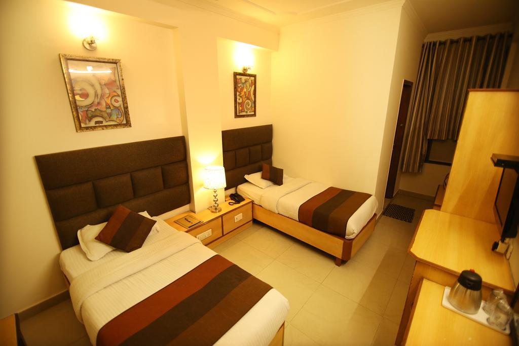 Hotel Parkway Deluxe New Delhi Exterior foto