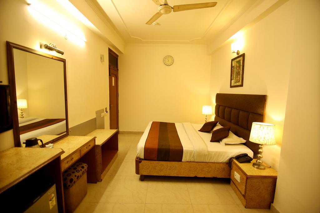 Hotel Parkway Deluxe New Delhi Exterior foto