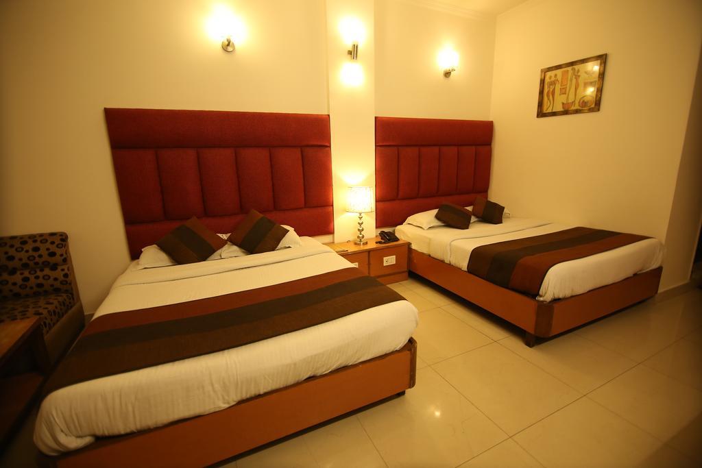 Hotel Parkway Deluxe New Delhi Exterior foto