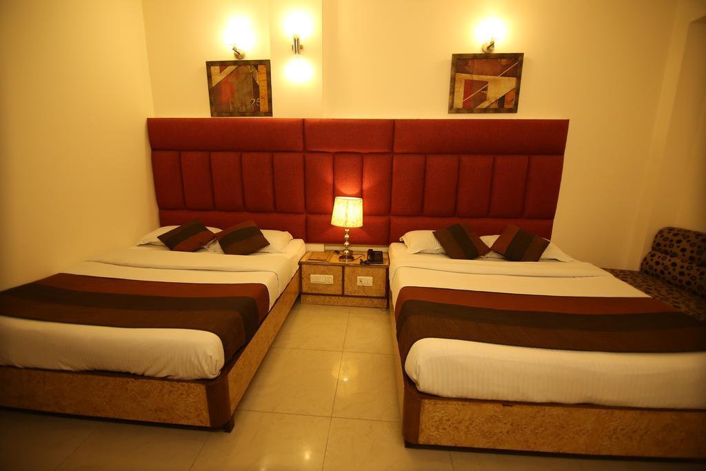 Hotel Parkway Deluxe New Delhi Exterior foto