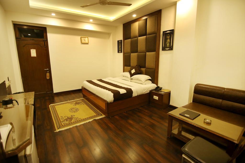 Hotel Parkway Deluxe New Delhi Exterior foto