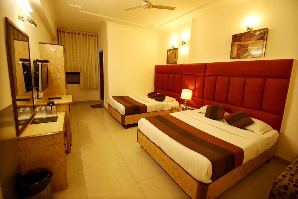 Hotel Parkway Deluxe New Delhi Exterior foto