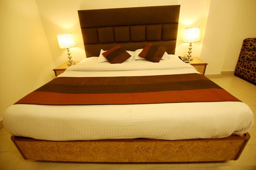 Hotel Parkway Deluxe New Delhi Exterior foto
