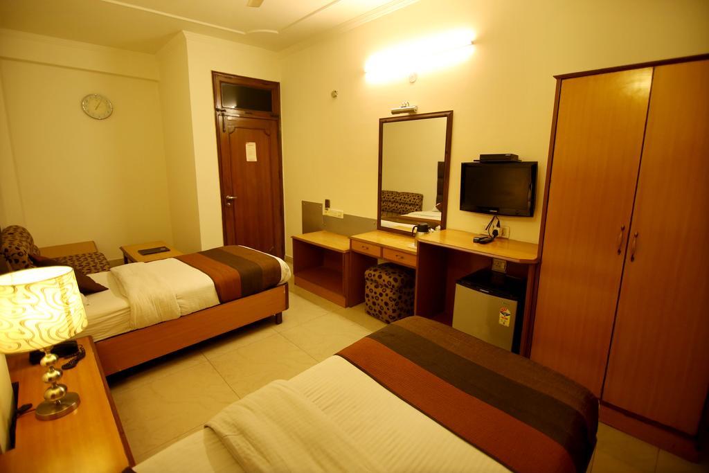 Hotel Parkway Deluxe New Delhi Exterior foto