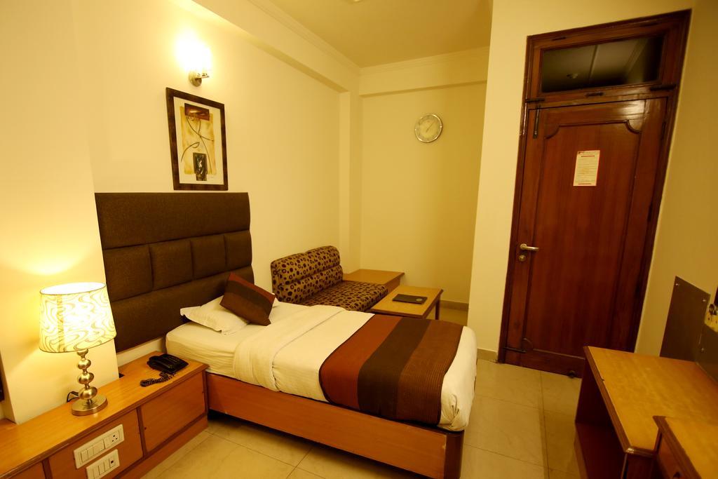 Hotel Parkway Deluxe New Delhi Exterior foto