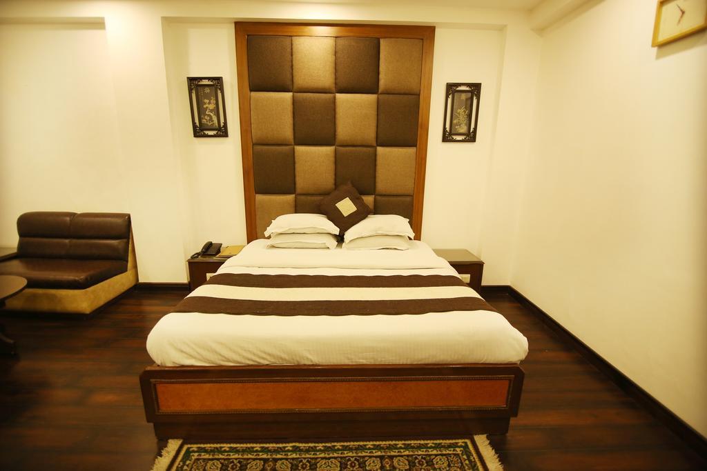 Hotel Parkway Deluxe New Delhi Exterior foto