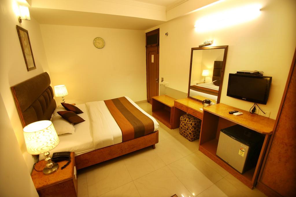 Hotel Parkway Deluxe New Delhi Exterior foto