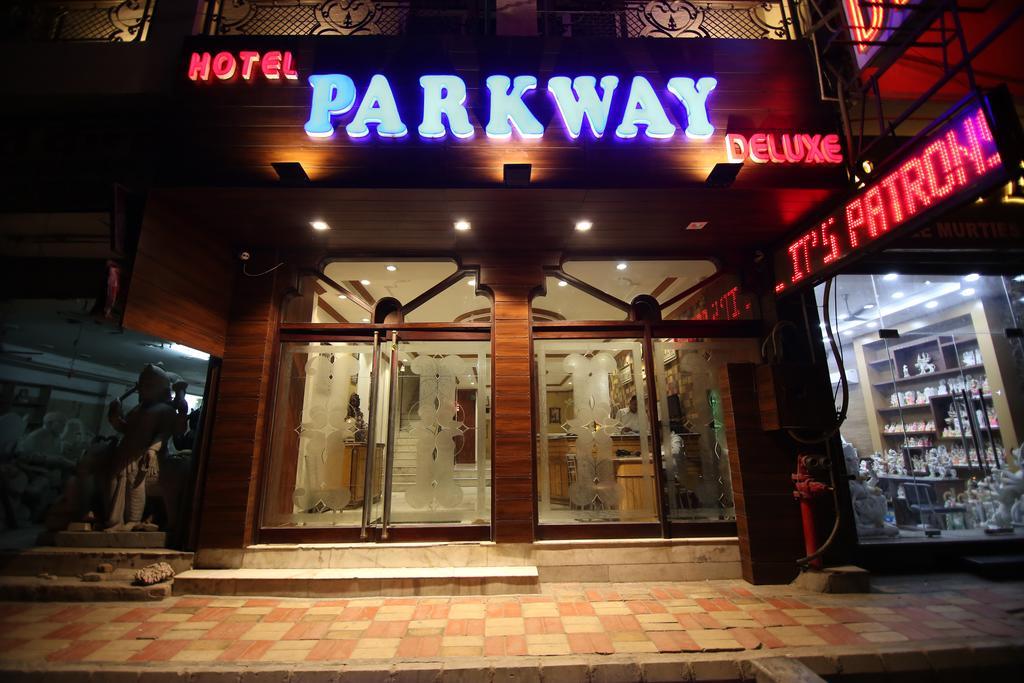 Hotel Parkway Deluxe New Delhi Exterior foto