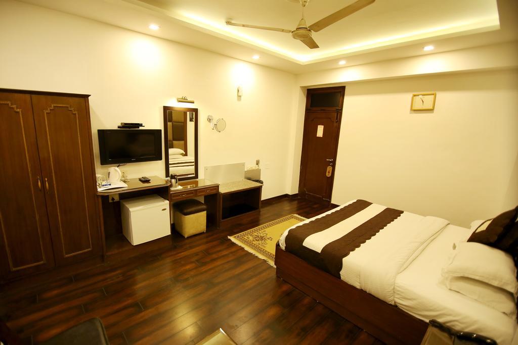 Hotel Parkway Deluxe New Delhi Exterior foto