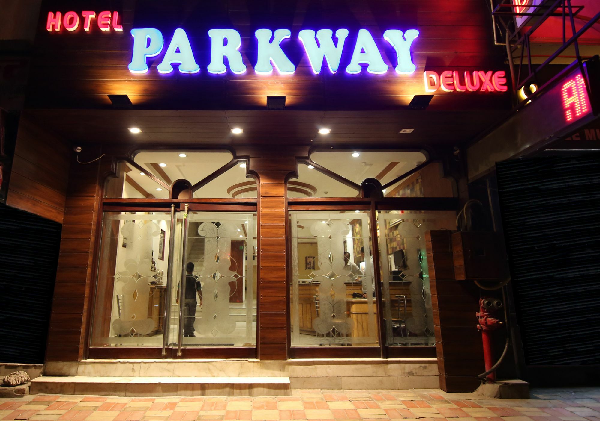 Hotel Parkway Deluxe New Delhi Exterior foto